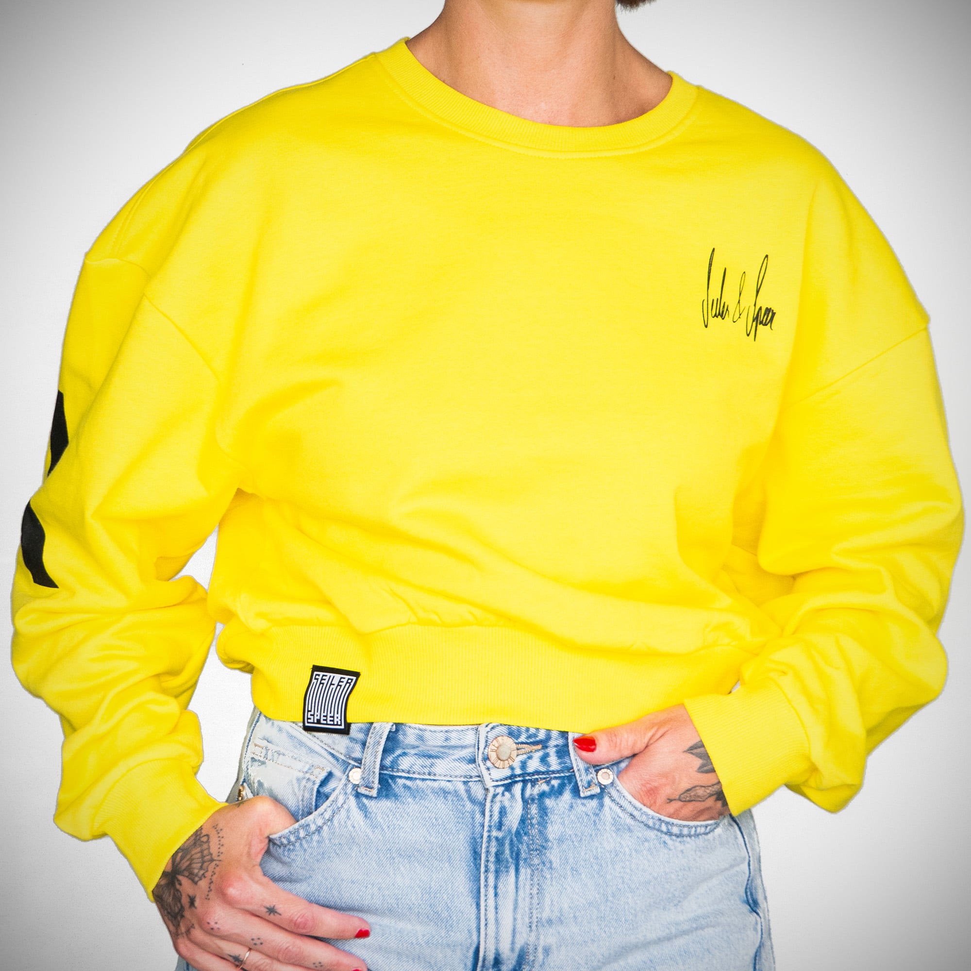 seiler-und-speer-girly-sweatshirt-barcode-gelb-oversize image 2