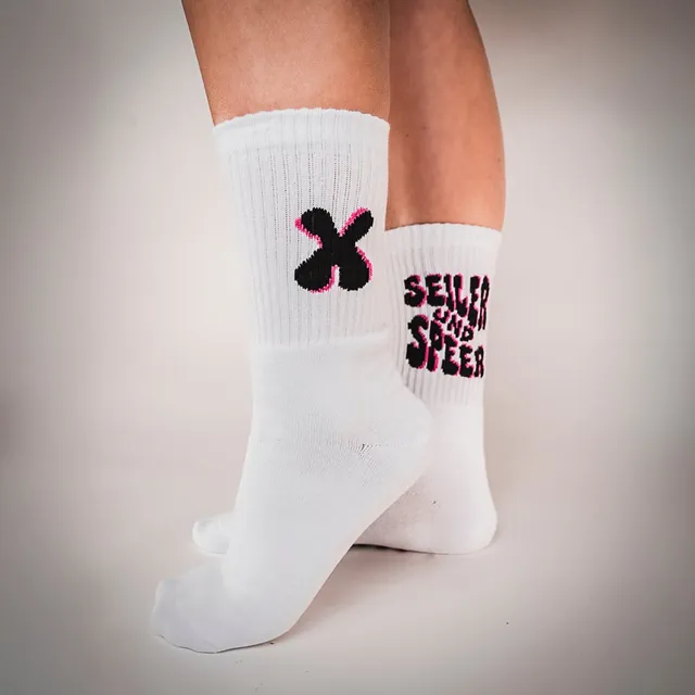 seiler-und-speer-sportsocken-rot-wei-all-over-baumwollsocken image 1